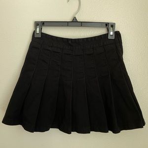 brandy melville dana skirt, size S 🖤